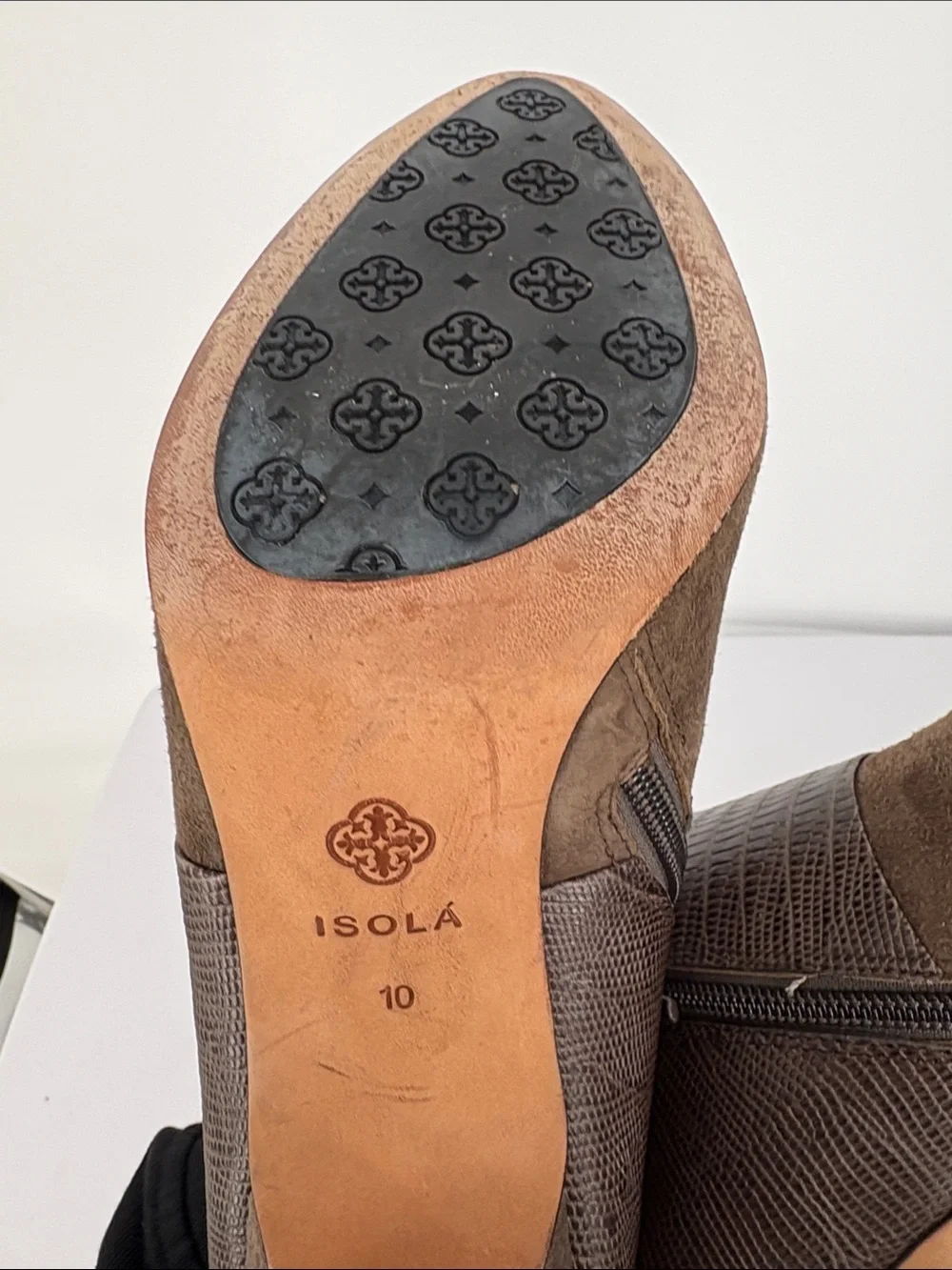 🐾 Isola Taupe Suede Pointed-Toe Ankle boots Heels